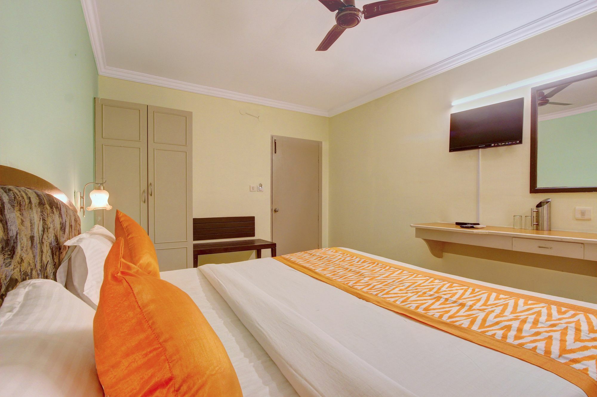Oyo 10596 Hotel Indu Hyderabad Exterior photo